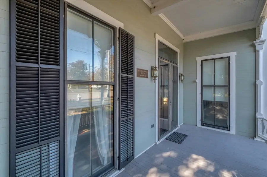 541 N Main St, La Grange, TX 78945 - #3