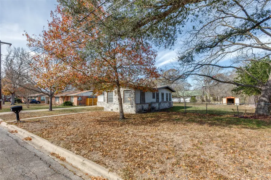 705 Campbell St, Lockhart, TX 78644 - Image #3