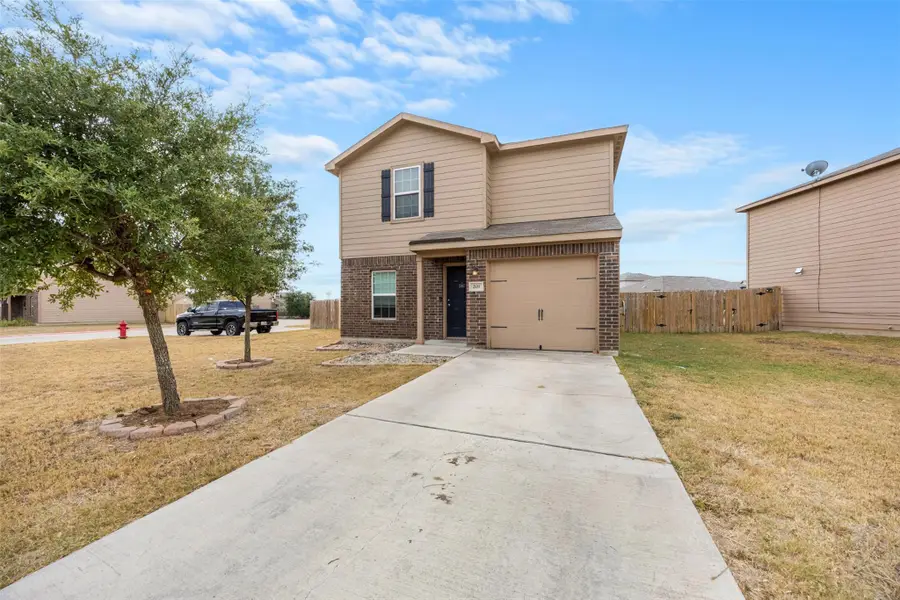 201 Yearwood Ln, Jarrell, TX 76537 - Image #2