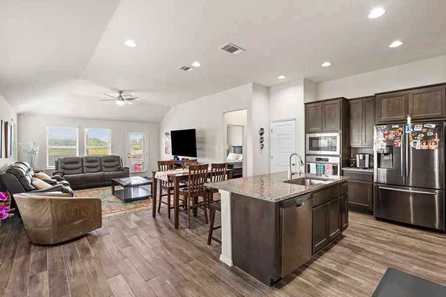 205 Four Star Dr, Elgin, TX 78621 - #2