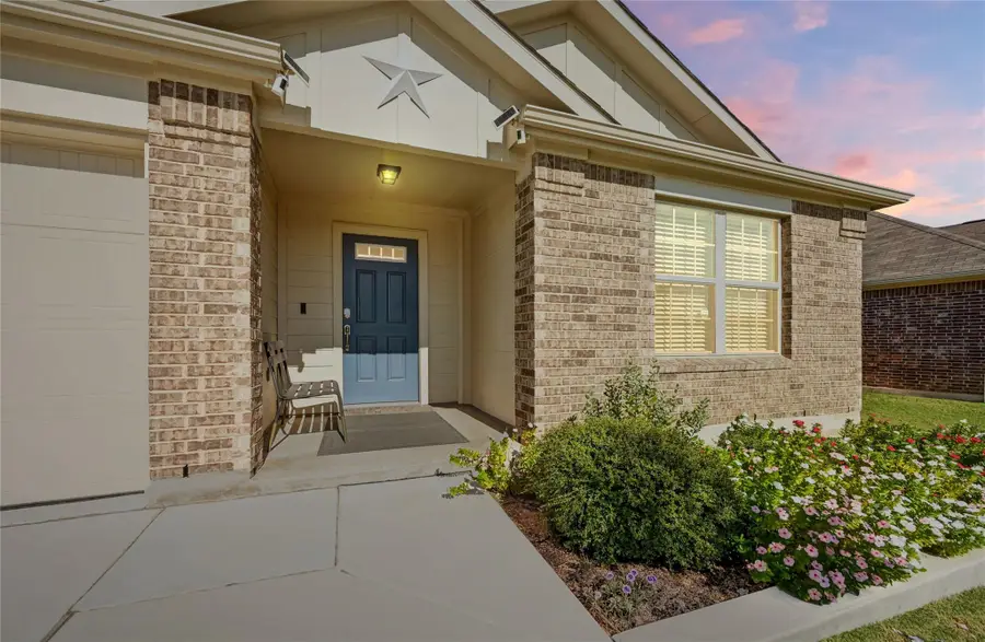 111 Pearland St, Hutto, TX 78634 - Image #2