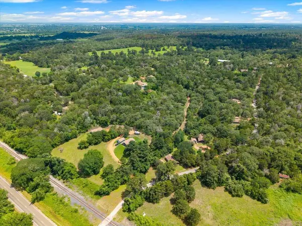 107 Mountain Valley Dr, Smithville, TX 78957