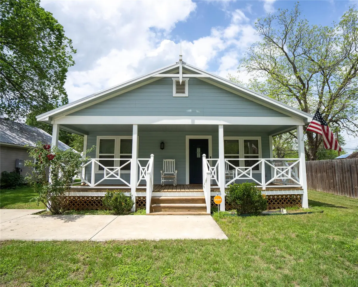 404 Rivers St, Smithville, TX 78957 - #1