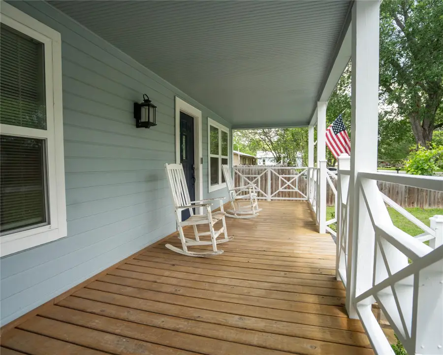 404 Rivers St, Smithville, TX 78957 - #3