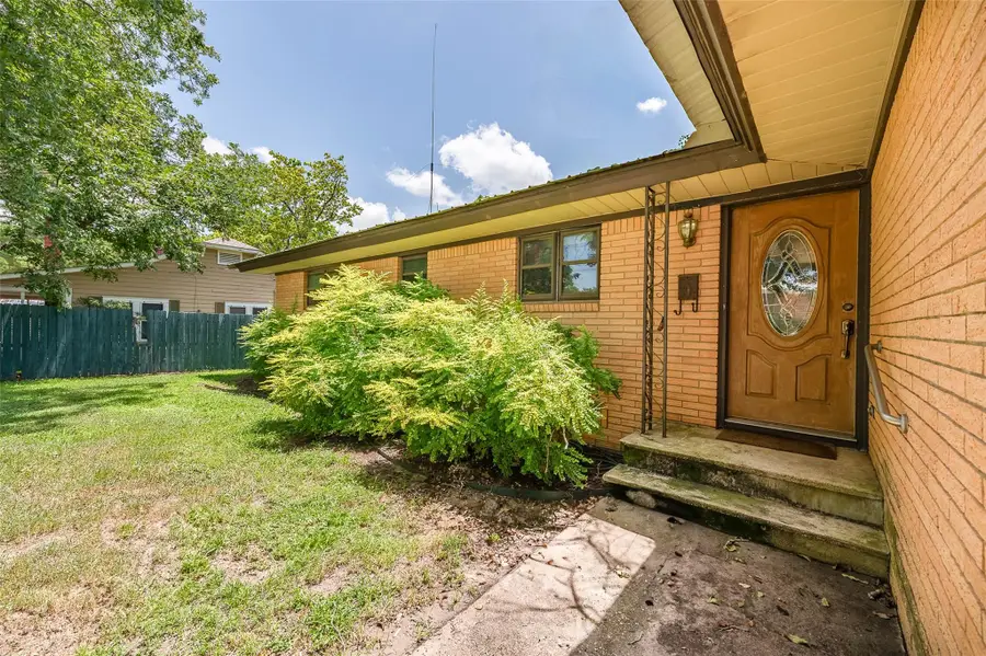 409 W Buffalo St, Caldwell, TX 77836 - #2