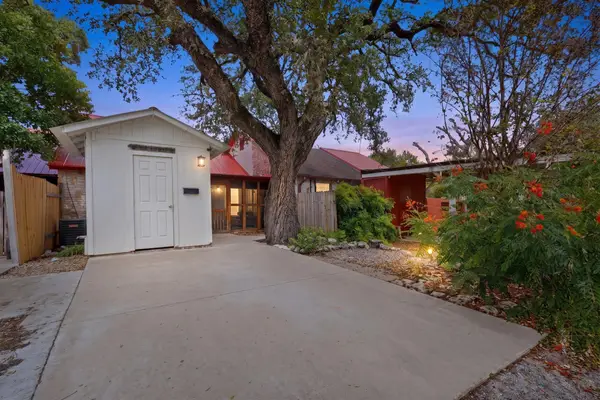 84 Shady Bluff Dr, Wimberley, TX 78676