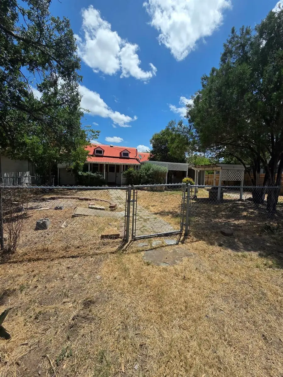 505 1/2 S Main St S, Lampasas, TX 76550 - #2