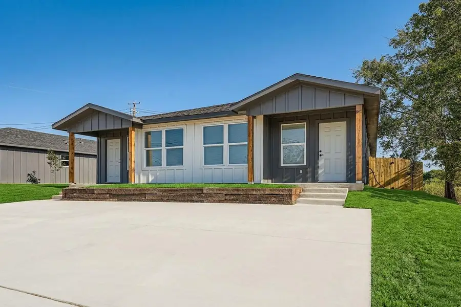 111 Fisher St #A & B, Elgin, TX 78621 - #2