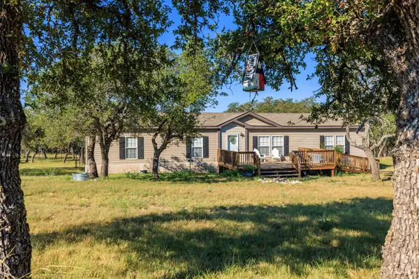 429 Spanish Oak Trl, Harper, TX 78631