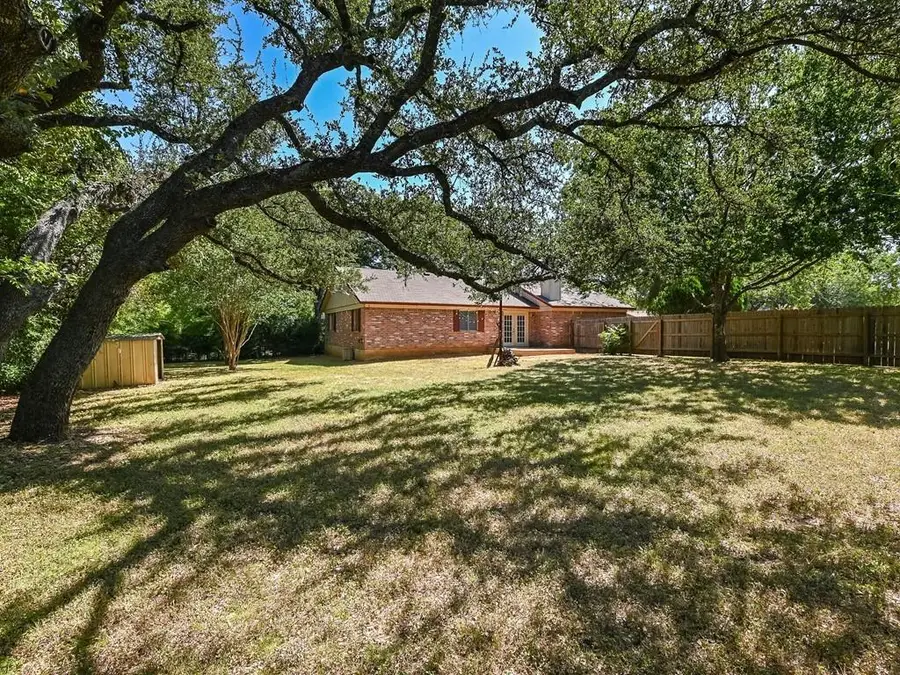 8300 Dixon Dr, Austin, TX 78745 - Image #2