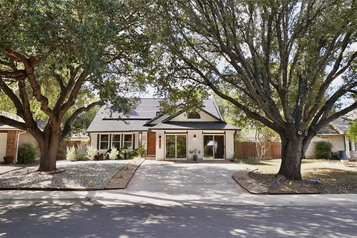 2106 Bluebonnet Dr, Round Rock, TX 78664 - Image #1