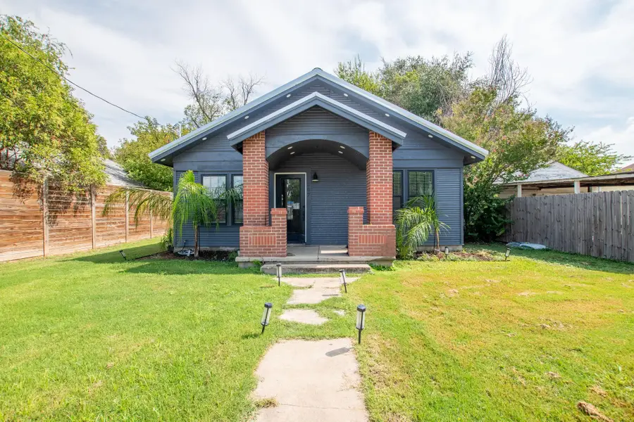 207 S Chestnut St, Lampasas, TX 76550 - #2
