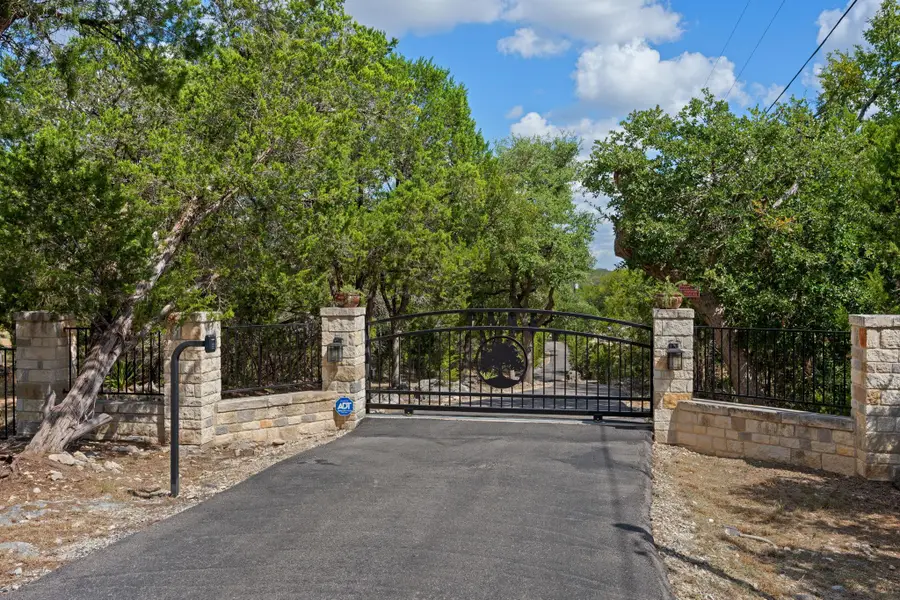 864 Coyote Ridge Dr, Spring Branch, TX 78070 - Image #2