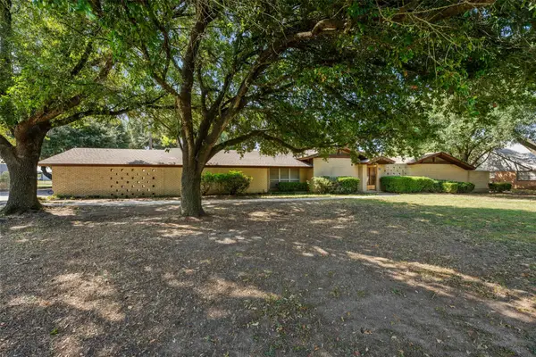 821 Central Ave, Elgin, TX 78621