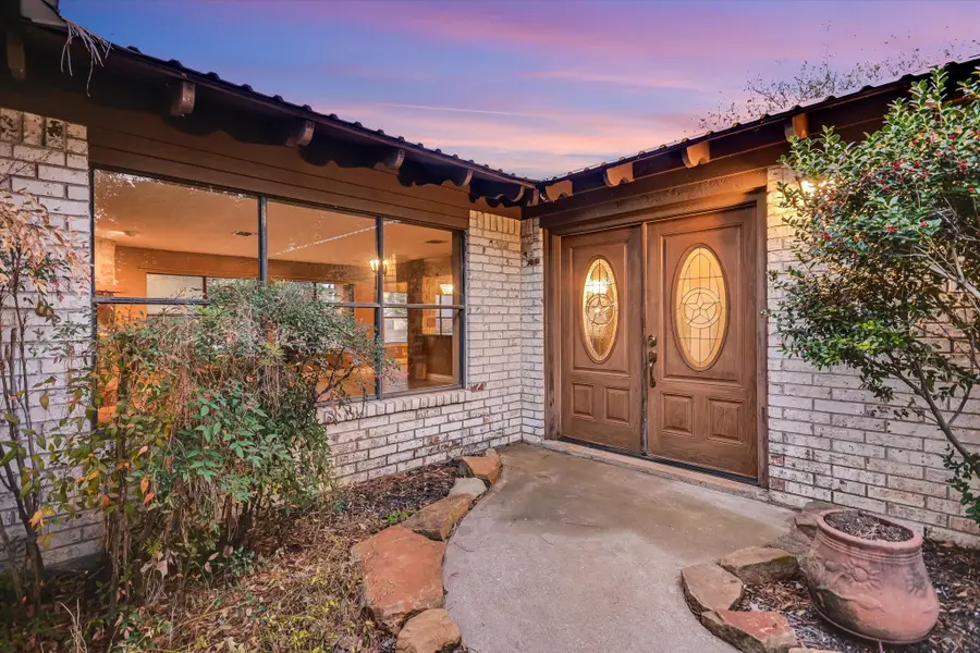 1005 Colorado St, Smithville, TX 78957 - Image #2