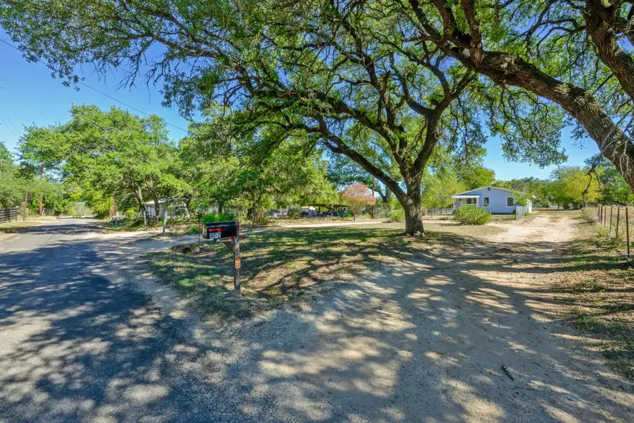 802 N Avenue N, Johnson City, TX 78636 - Image #3