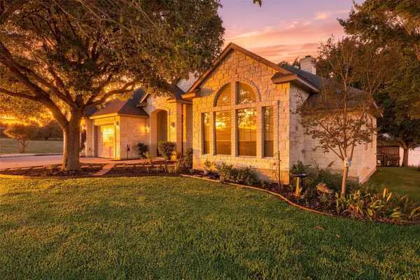 110 Dog Leg St, Meadowlakes, TX 78654