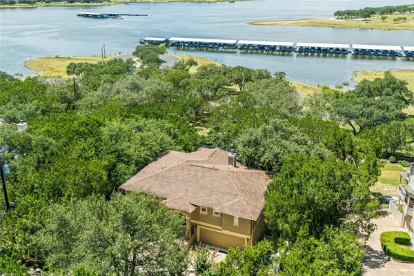 6400 Lakeshore Dr, Lago Vista, TX 78645