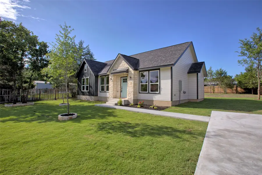 109 Creekside Dr, Bastrop, TX 78602 - Image #2