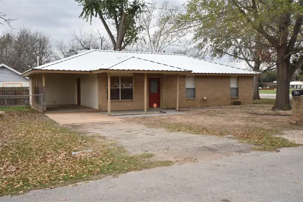 608 Wilkes St, Smithville, TX 78957