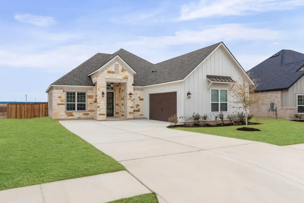 305 E Luna Blue Ln, Jarrell, TX 76537 - #1