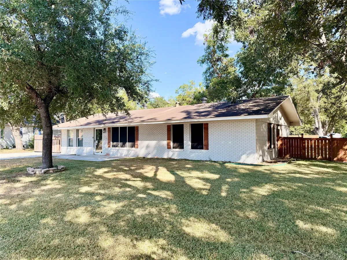 600 Wilkes St, Smithville, TX 78957 - Image #1