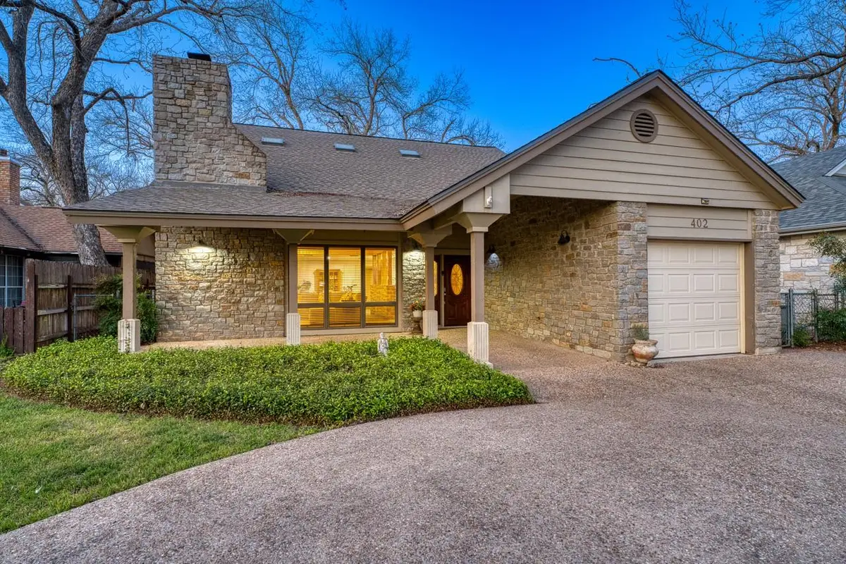 402 Meadowlakes Dr, Meadowlakes, TX 78654 - #1