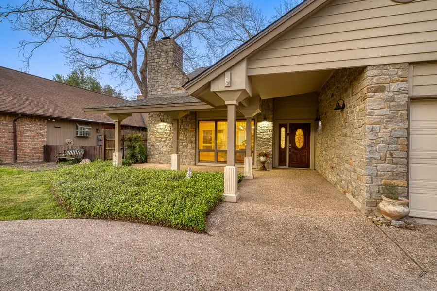 402 Meadowlakes Dr, Meadowlakes, TX 78654 - #3