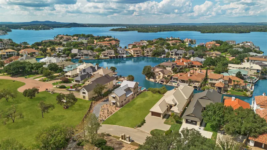 100 Wennmohs Pl, Horseshoe Bay, TX 78657 - #3