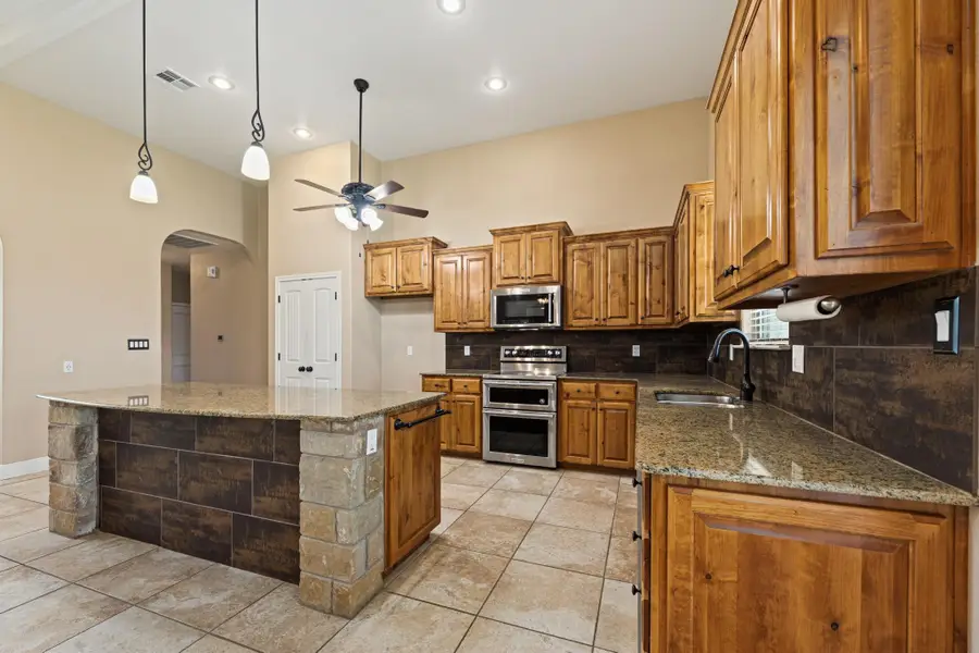 608 Jake Dr, Jarrell, TX 76537 - #3