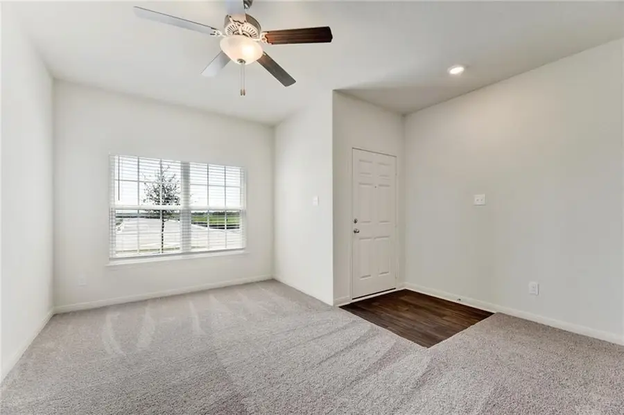 105 Brunswick Ln, Jarrell, TX 76537 - #3