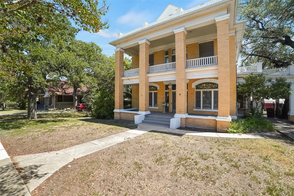 504 S Main St, Lockhart, TX 78644 - #1
