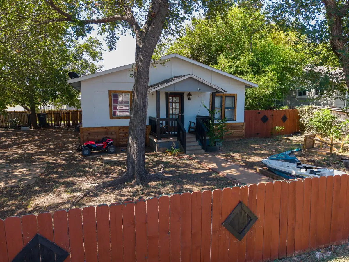 806 E 4th St, Georgetown, TX 78626 - #1