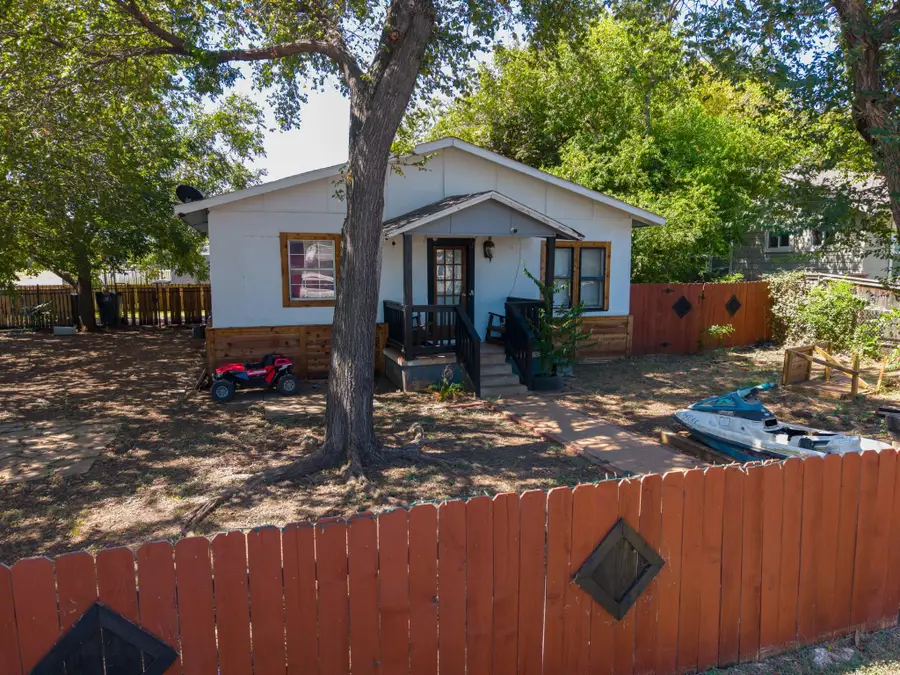 806 E 4th St, Georgetown, TX 78626 - #2