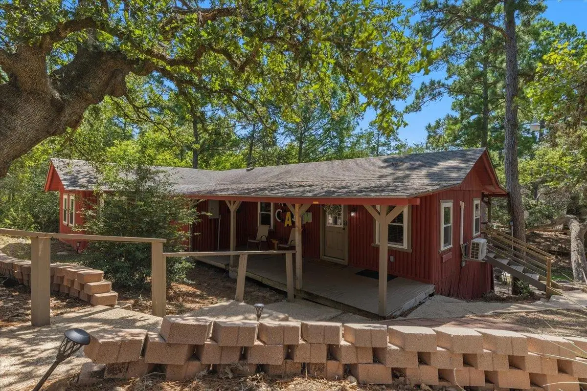 463 Clear Lake Dr, La Grange, TX 78945 - #1