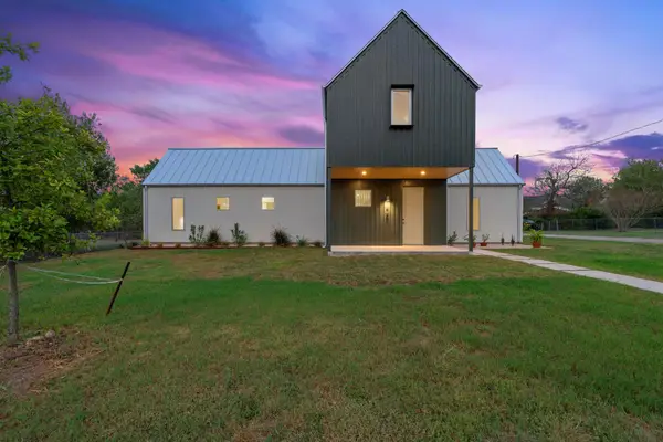 420 S Brazos St, Lockhart, TX 78644
