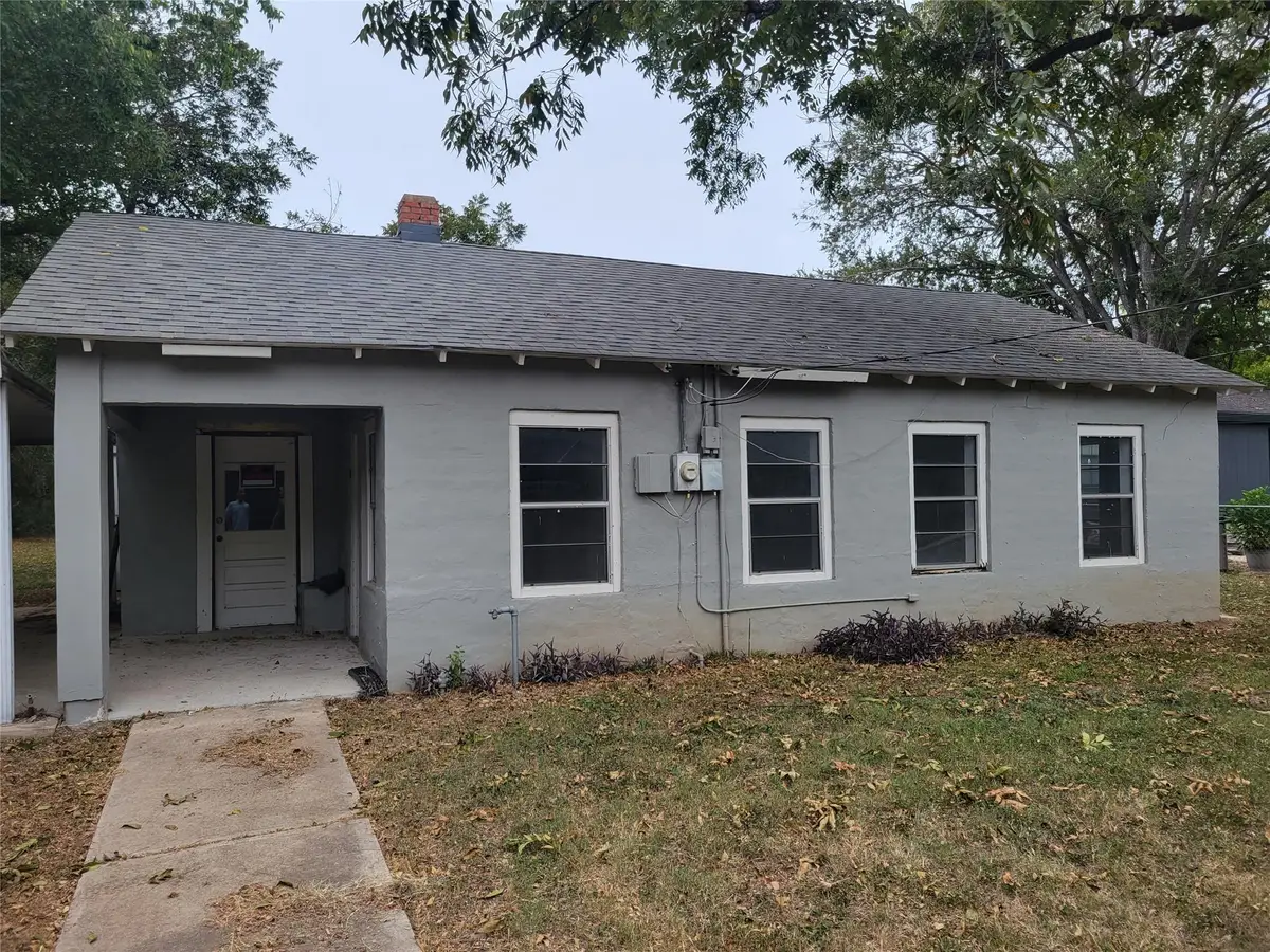 222 N Vaughan Ave, Seguin, TX 78155 - #1