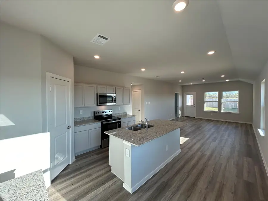 310 Randall Pl, Rockdale, TX 76567 - Image #3