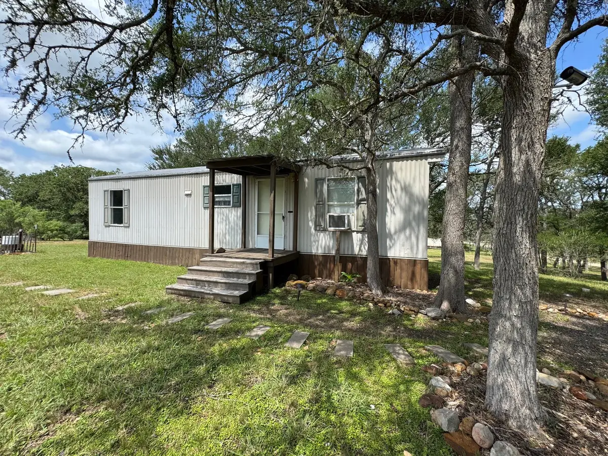 113 Valley Ln, Smithville, TX 78957 - Image #1