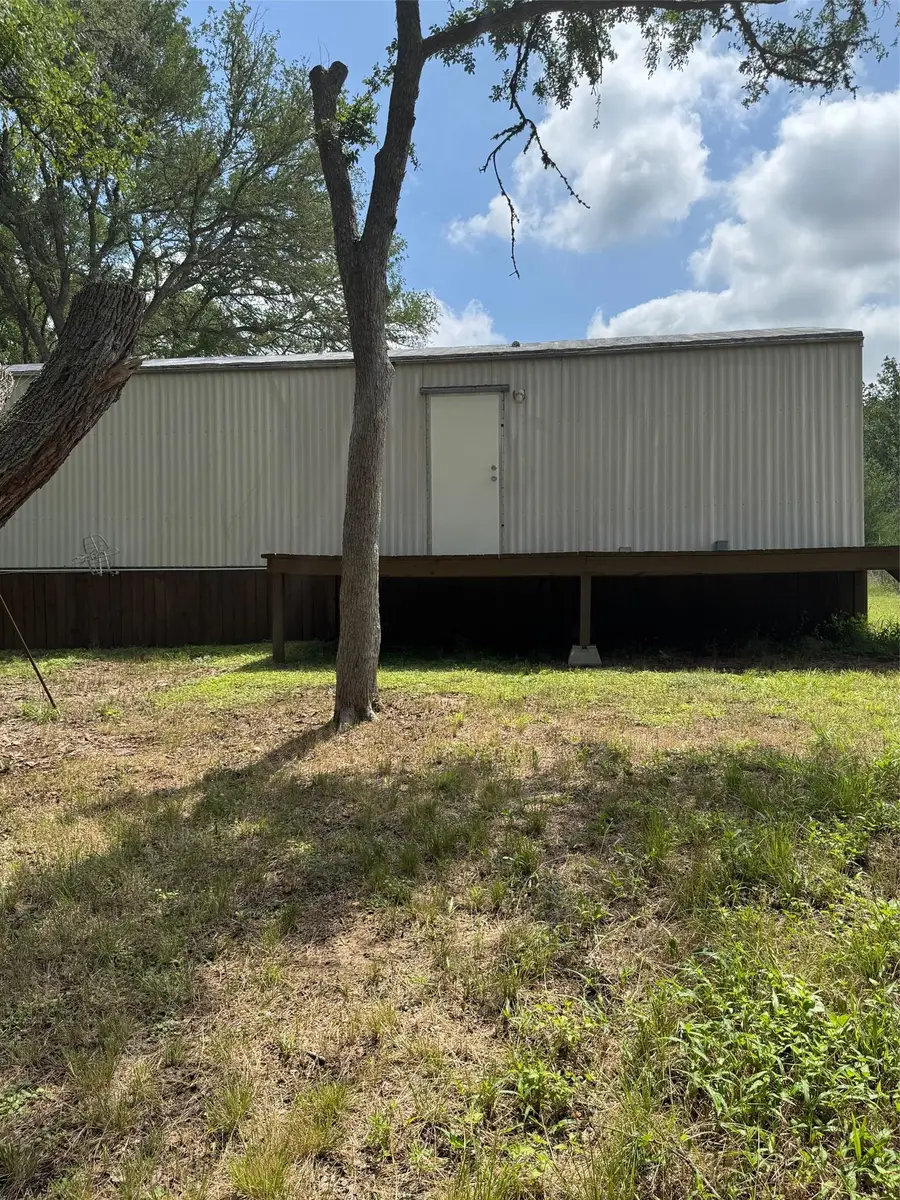 113 Valley Ln, Smithville, TX 78957 - Image #3