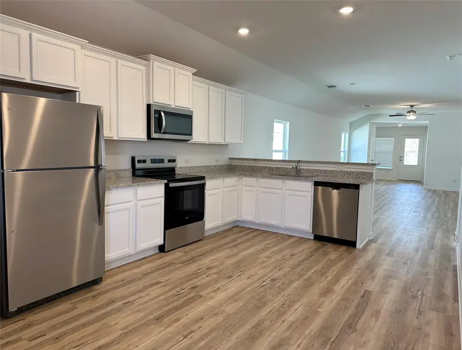 121 Morrison Dr, Jarrell, TX 76537 - Image #3