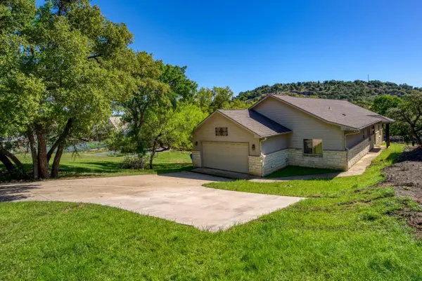 333 Sandy Mountain Dr, Sunrise Beach, TX 78643