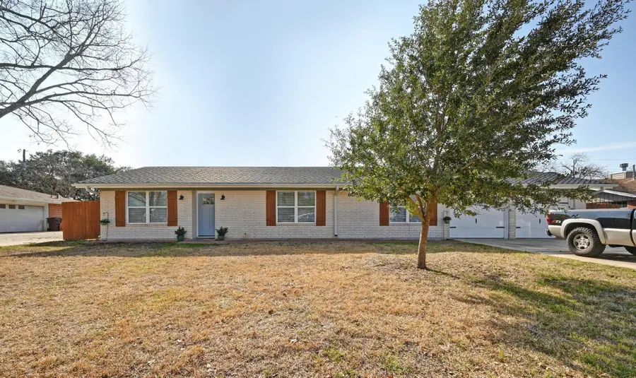 808 Vogel Dr, Lockhart, TX 78644 - #3