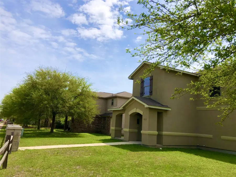 5211 Viewpoint Dr, Austin, TX 78744 - #2