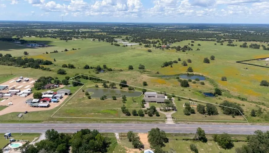 3345 E Austin St, Giddings, TX 78942 - #2