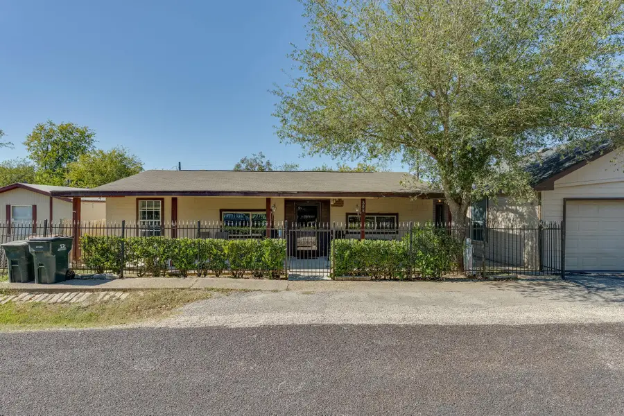 308 Regina Dr, Buda, TX 78610 - Image #2