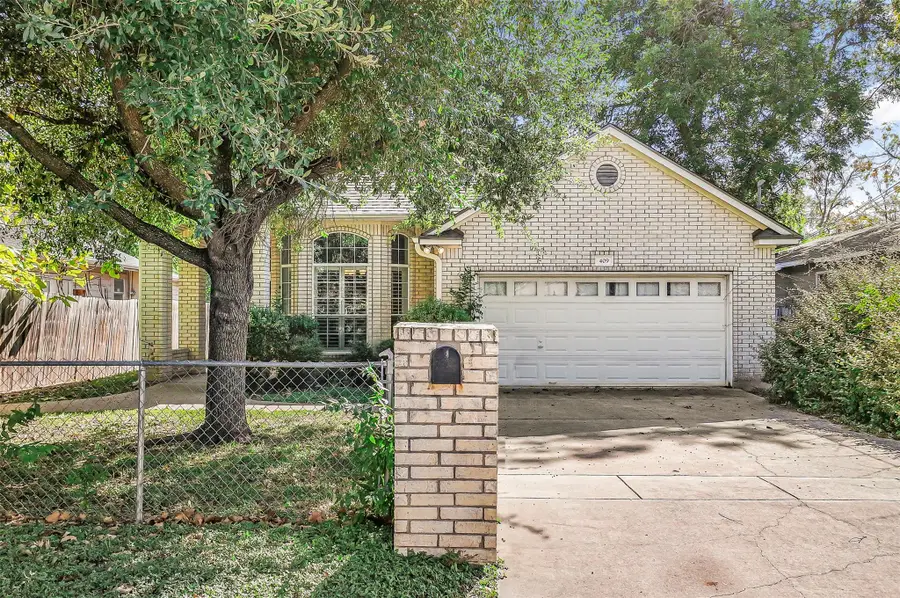 409 E Austin Ave, Round Rock, TX 78664 - Image #2