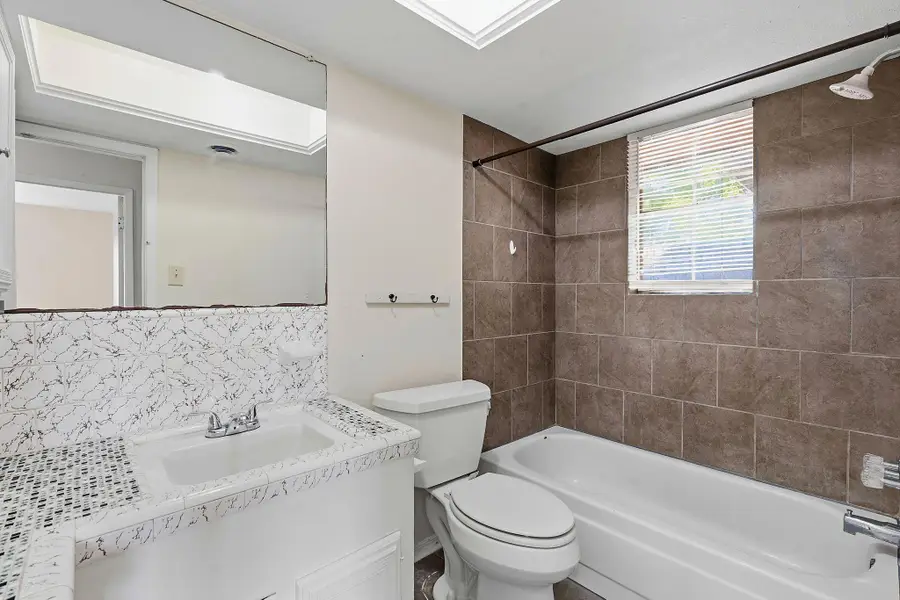 213 Indian Oak Dr, Bastrop, TX 78602 - #2