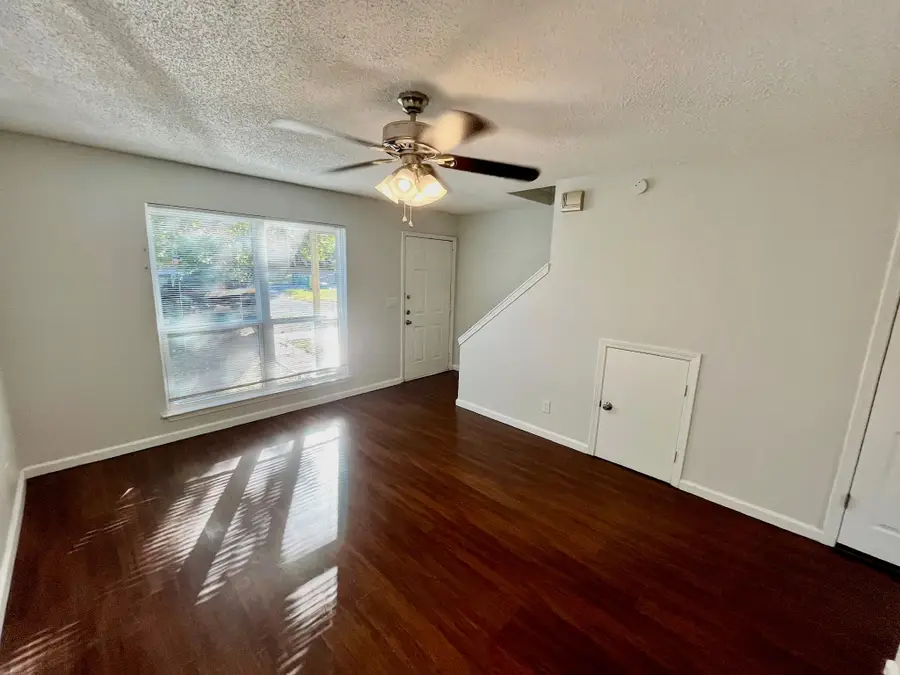 122 Hillside Dr, Elgin, TX 78621 - #2