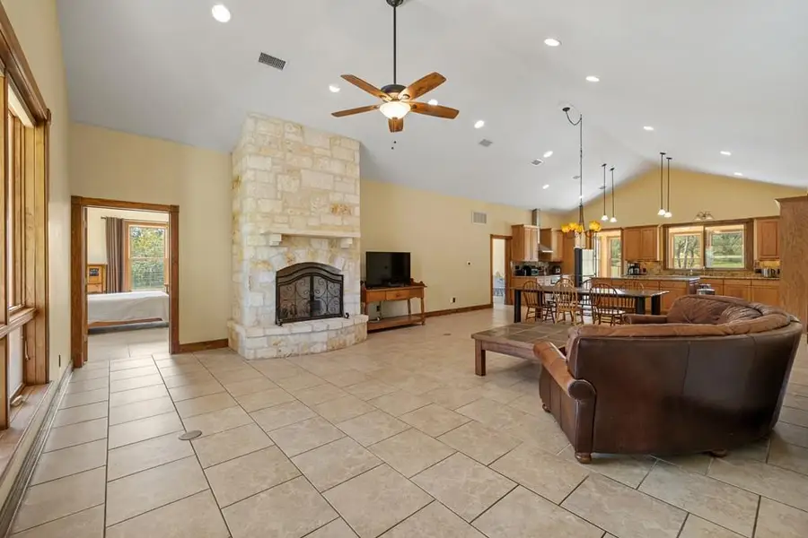 1282 Vintage Oaks Dr, Doss, TX 78618 - Image #3